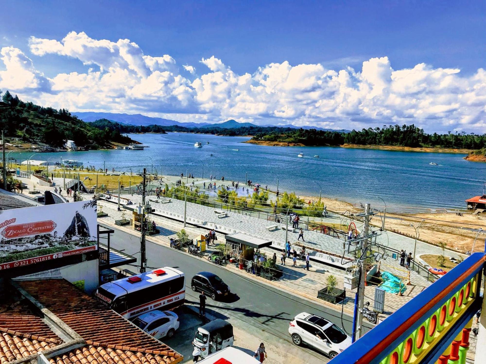 Aptos Plaza Principal, Con Y Sin Vista Al Embalse, Frente Autobus, A 8 Minutos De La Piedra Del Penol, Todo Cerca!!! Guatape Exterior photo